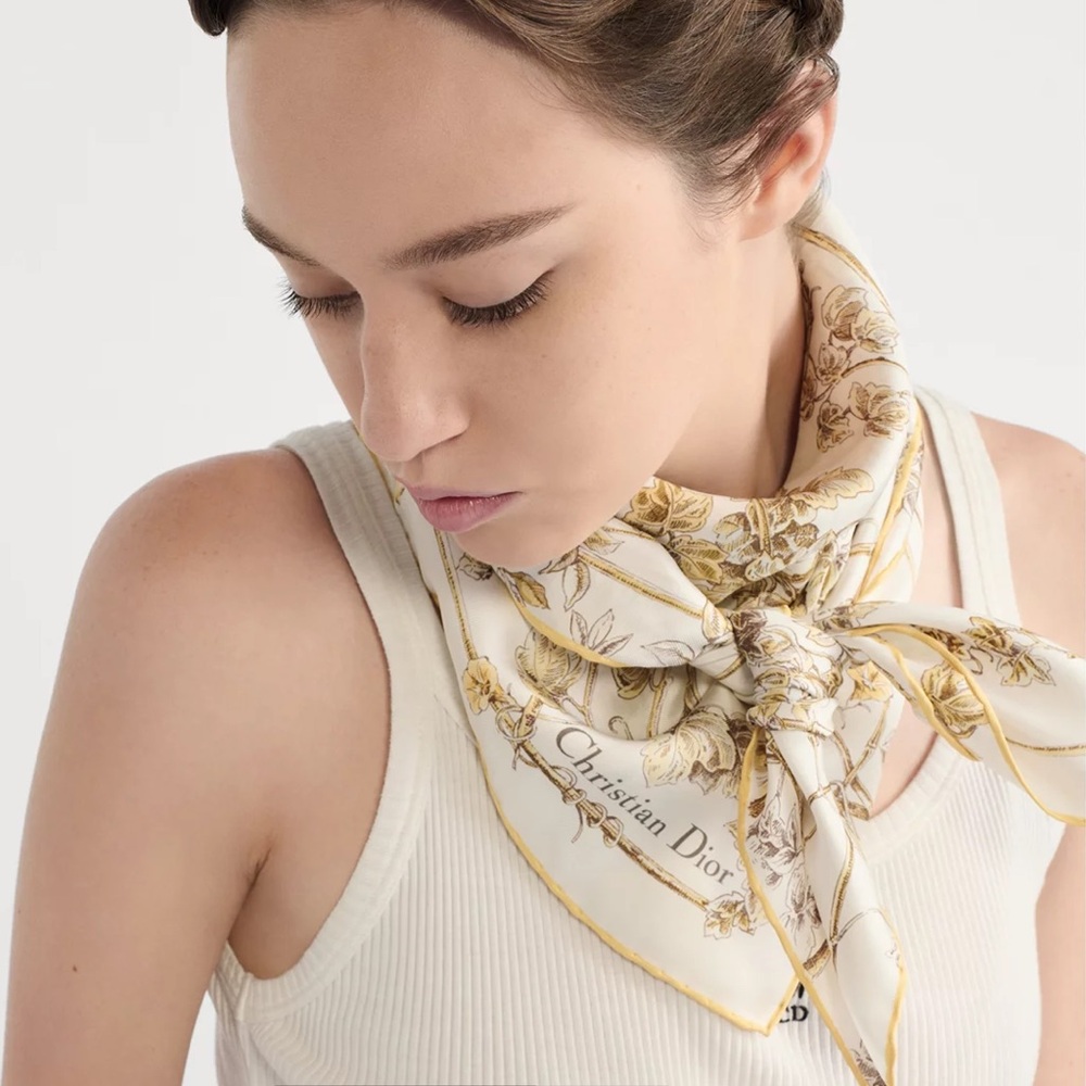 EUC DIOR Ivory & Soft Gold Jardin D-Etoile 🇮🇹 Silk Twill Scarf 34” Tag cut